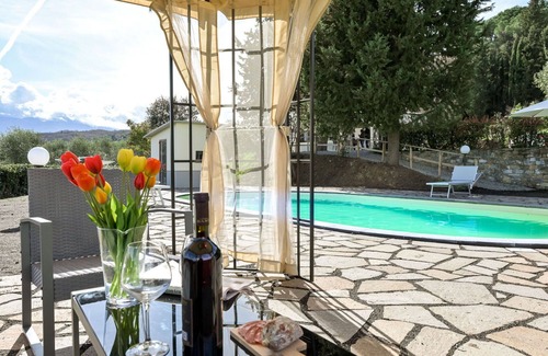 Castel del Piano House | Stunning private villa with WIFI, private pool, TV, patio, pets allowed and panoramic view