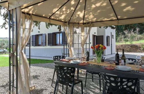 Castel del Piano House | Stunning private villa with WIFI, private pool, TV, patio, pets allowed and panoramic view