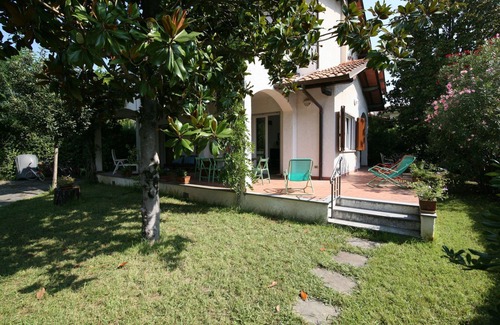 Forte dei Marmi Villa | Stunning private villa for 8 guests with WIFI, TV, terrace and parking