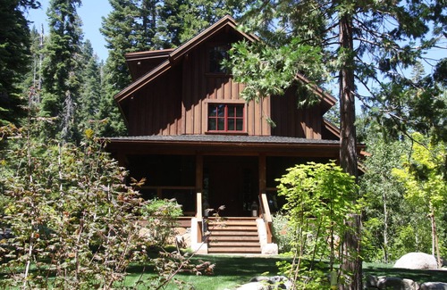 Homewood House | Stunning Private Compound with Hot Tub, Nearby Beach, Flat Lawn, Ski in/out
