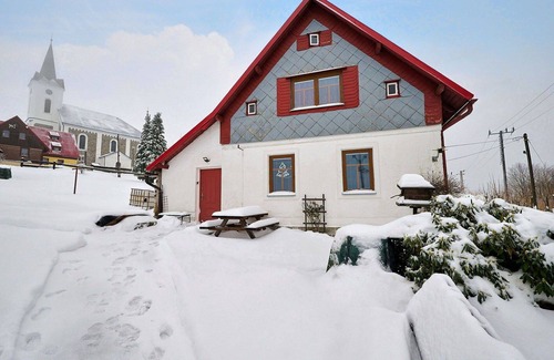 Prichovice House | Stunning private villa for 9 guests with WIFI, TV, pets allowed and parking
