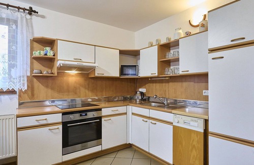Korenov House | Stunning private villa for 20 people with private pool, WIFI, TV, terrace, pets allowed and park.