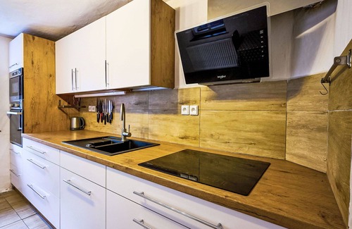 Tanvald House | Stunning private villa for 7 guests with WIFI, TV, terrace and parking
