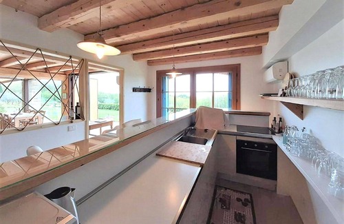Venegazzu Villa | Stunning private villa with WIFI, private pool, hot tub, sauna, A/C, TV and pets allowed