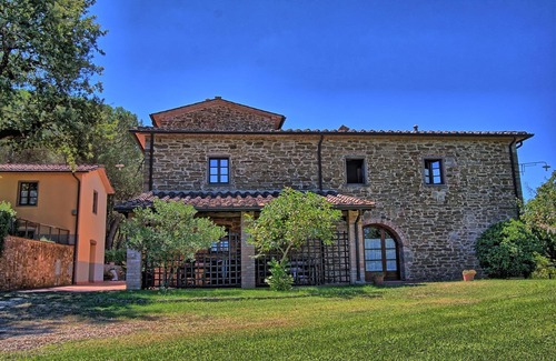 Bucine Villa | Stunning private villa for 17 guests with WIFI, private pool, TV, veranda and panoramic view