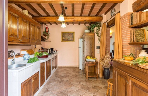 Pieve al Bagnoro Villa | Stunning private villa with WIFI, A/C, private pool, TV, veranda and pets allowed, close to Arezzo