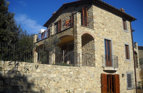 Villa A Sesta Villa | Stunning private villa with A/C, pool, WIFI, TV, patio, panoramic view and parking, close to Siena
