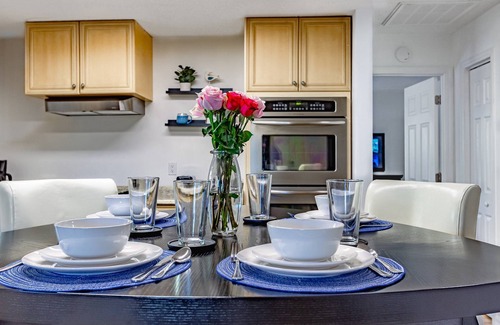 Vamo House | Stunning Private Pool Home | Lanai | Dog Friendly | 10 min to Siesta Key | Perfect Outdoor Living!