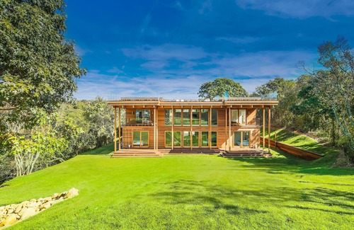 Montauk House | Stunning, private two acre bayfront property on Culloden Point.