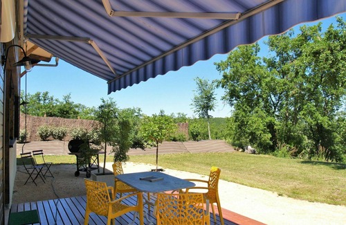 Loupiac House | Stunning private villa with WIFI, private pool, A/C, TV, terrace, pets allowed and panoramic view