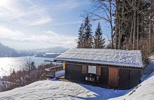 Treffen House | Stunning private villa for 4 people with WIFI, terrace and pets allowed