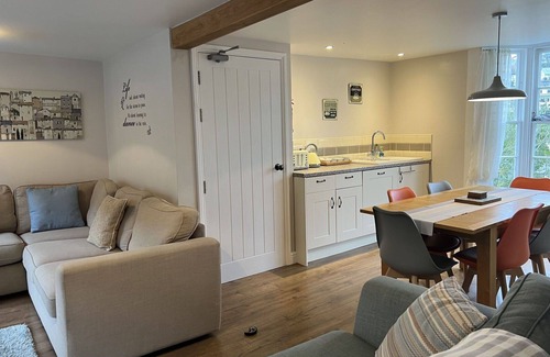 Mevagissey House | Stunning private villa for 14 guests with WIFI, TV, terrace and parking
