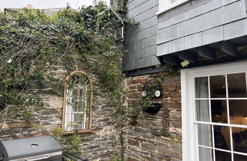 Mevagissey House | Stunning private villa for 14 guests with WIFI, TV, terrace and parking