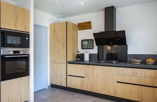 Beg-Meil House | Stunning private villa for 4 people with WIFI, TV, terrace, pets allowed and parking