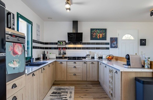 Guimaec House | Stunning private villa for 6 guests with private pool, WIFI, TV, terrace and pets allowed