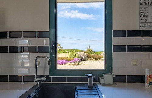 Guimaec House | Stunning private villa for 6 guests with private pool, WIFI, TV, terrace and pets allowed