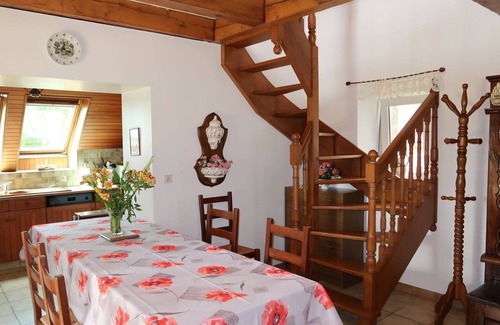 Guisseny House | Stunning private villa for 4 guests with TV, terrace, pets allowed and parking