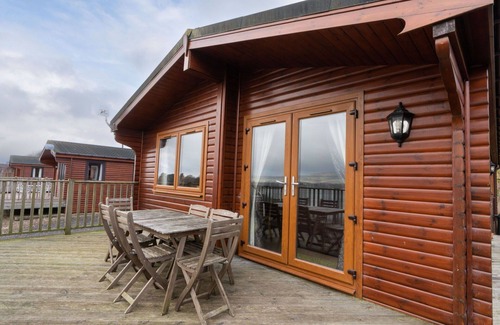 Kinross House | Stunning private villa for 6 guests with WIFI, TV, balcony and pets allowed