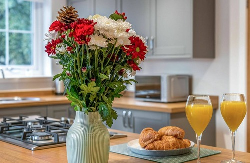 Drumnadrochit House | Stunning private villa for 8 guests with WIFI, TV, patio and pets allowed