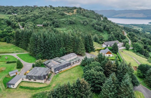 East Lewiston House | Stunning private villa for 6 guests with TV, patio and panoramic view