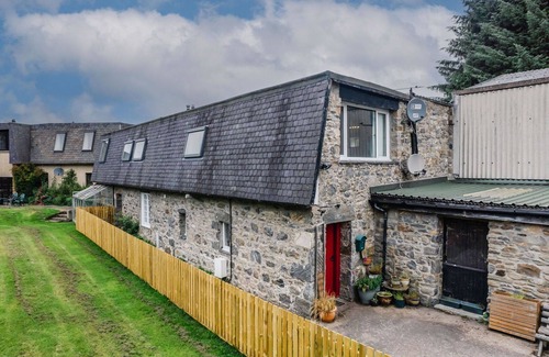 East Lewiston House | Stunning private villa for 6 guests with TV, patio and panoramic view