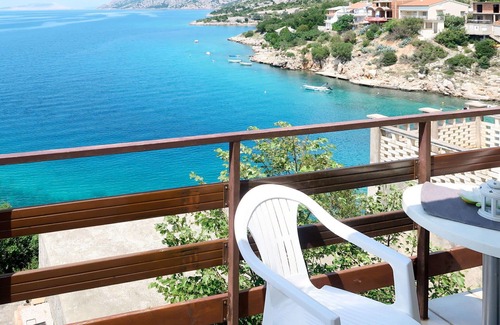 Prizna House | Stunning private villa for 10 people with A/C, WIFI, TV, terrace, pets allowed and parking