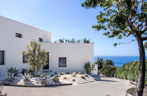 Plemmirio Villa | Stunning private villa with A/C, private pool, WIFI, TV, patio and panoramic view, close to Syra.