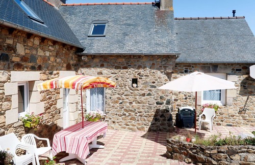 Pleubian House | Stunning private villa for 5 guests with WIFI, TV, patio and pets allowed