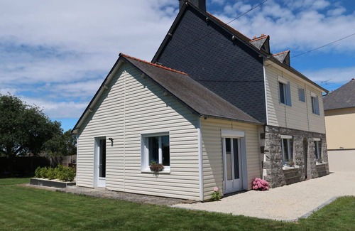 Tregueux House | Stunning private villa for 6 people with WIFI, TV, patio and pets allowed