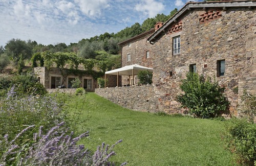 Vorno Villa | Stunning private villa with WIFI, A/C, private pool, TV, terrace and panoramic view, close to Lu.