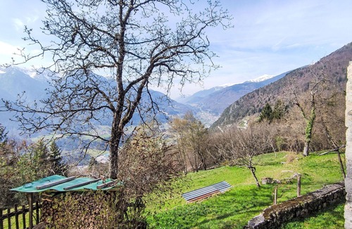 Preore House | Stunning private villa for 6 guests with TV, patio, pets allowed and panoramic view