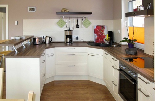 Godern House | Stunning private villa for 8 people with TV, terrace and pets allowed