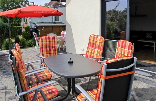 Godern House | Stunning private villa for 8 people with TV, terrace and pets allowed