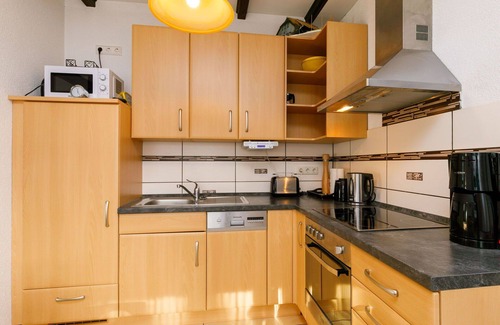 Neeberg House | Stunning private villa for 8 guests with TV, terrace, pets allowed and parking