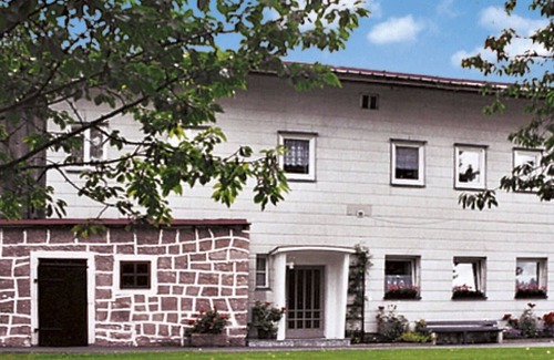 Mauth House | Stunning private villa for 12 people with WIFI, TV, patio and parking