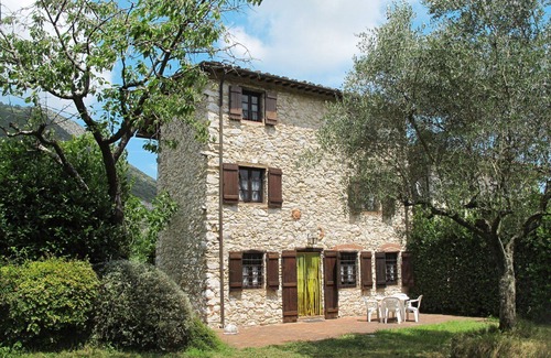 Santa Maria del Giudice Villa | Stunning private villa for 8 people with WIFI, TV, patio and pets allowed