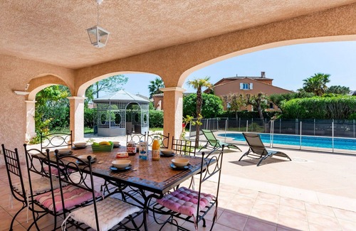 Frejus Villa | Stunning private villa for 8 guests with private pool, A/C, WIFI, TV and patio