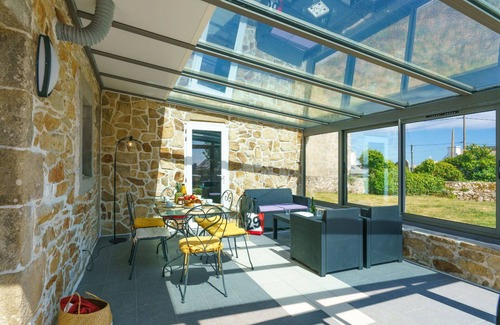 Plogoff House | Stunning private villa for 6 people with TV, terrace and pets allowed