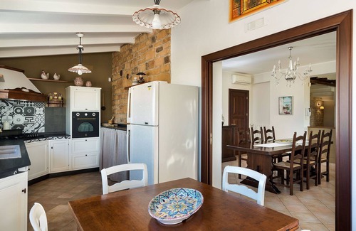 Mockarta Villa | Stunning private villa with WIFI, private pool, A/C, TV, terrace, panoramic view and parking