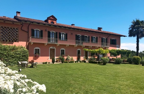 Soglio Villa | Stunning private villa with A/C, private pool, WIFI, TV, patio, panoramic view and parking