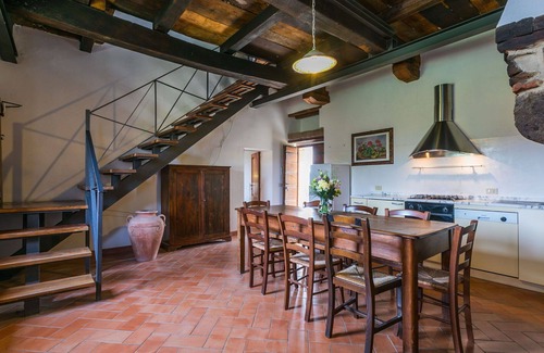 Sorano House | Stunning private villa for 22 people with private pool, WIFI, patio and pets allowed