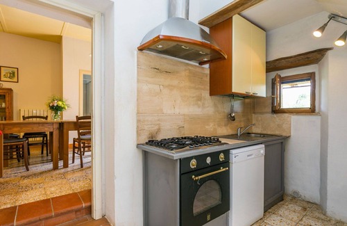 Sorano House | Stunning private villa for 22 people with private pool, WIFI, patio and pets allowed