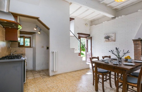 Sorano House | Stunning private villa for 22 people with private pool, WIFI, patio and pets allowed