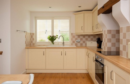 Stow-on-the-Wold Cottage | Stunning property in the beautiful market town of Stow-on-the-Wold - Devon House Cottage