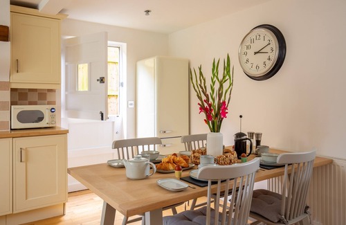 Stow-on-the-Wold Cottage | Stunning property in the beautiful market town of Stow-on-the-Wold - Devon House Cottage