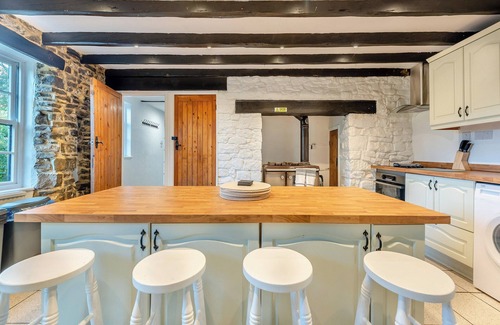Pentrefelin Cottage | Stunning property just a few minutes drive from Llandeilo, perfect for exploring this great area.