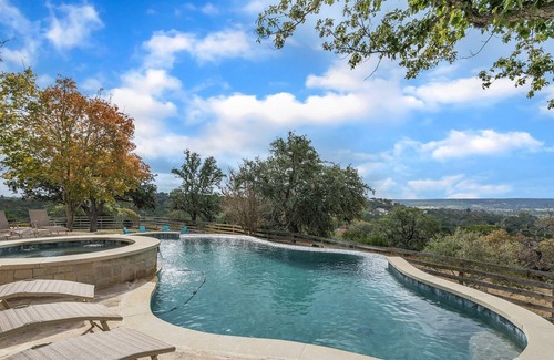 Kerrville House | Stunning Ranch House With Pool&firepit