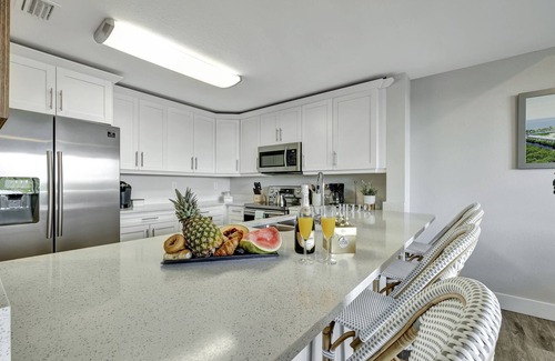 Ruskin House | Stunning Resort Like Townhome w/Pool, Beach, Bar!