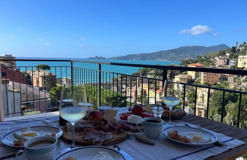Zoagli Apartment | Stunning sea view! 2-bedroom apartment, 5 minutes walking to the beach, AC, pool
