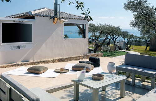 Sternes Villa | Stunning sea Vistas and Full Privacy Next to Marathi & Loutraki Beaches!